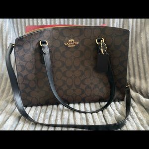 Very cute bag!! Only used twice! Please take her home!!